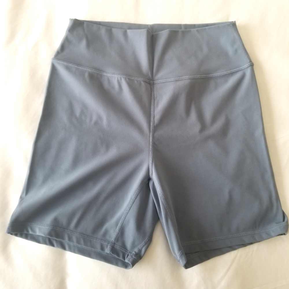 BuffBunny LIVE 5 in Shorts